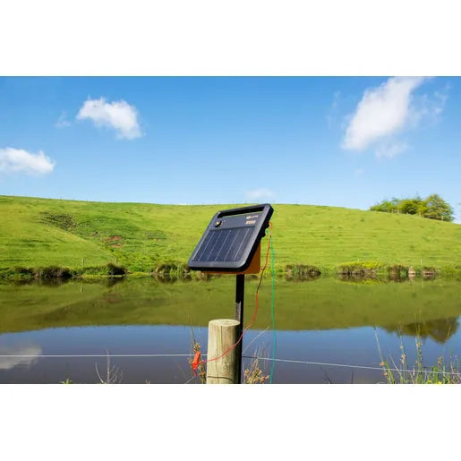 S100 Portable Solar Fence Energizer | Gallagher