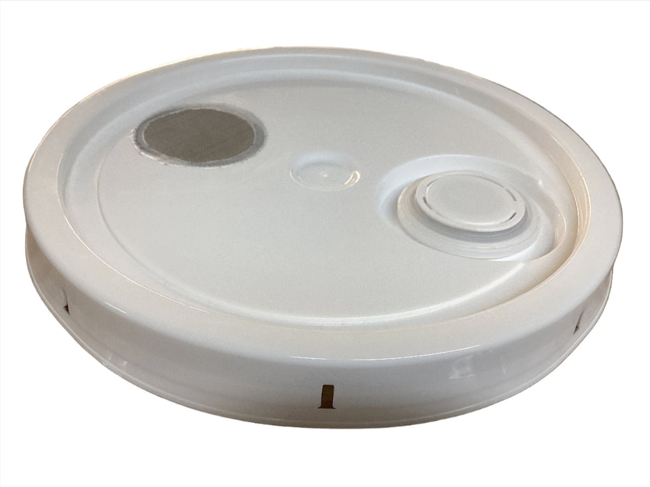 A white gasketed lid designed for 15 kg and 5-gallon pails, including a pouring spout with cap and a screened hole.
